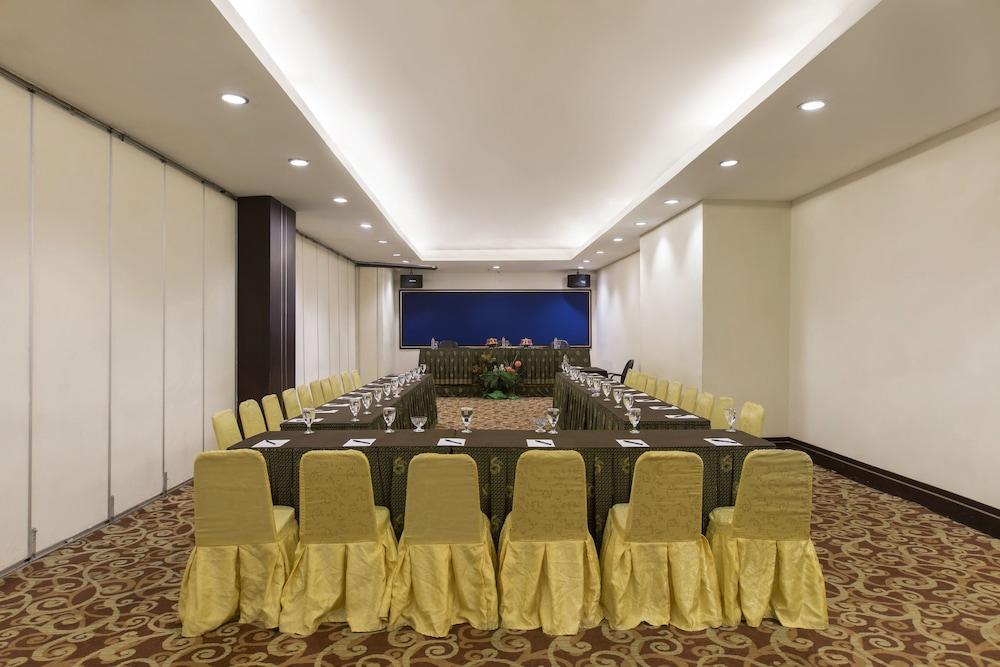 Almadera Hotel Makassar Kültér fotó