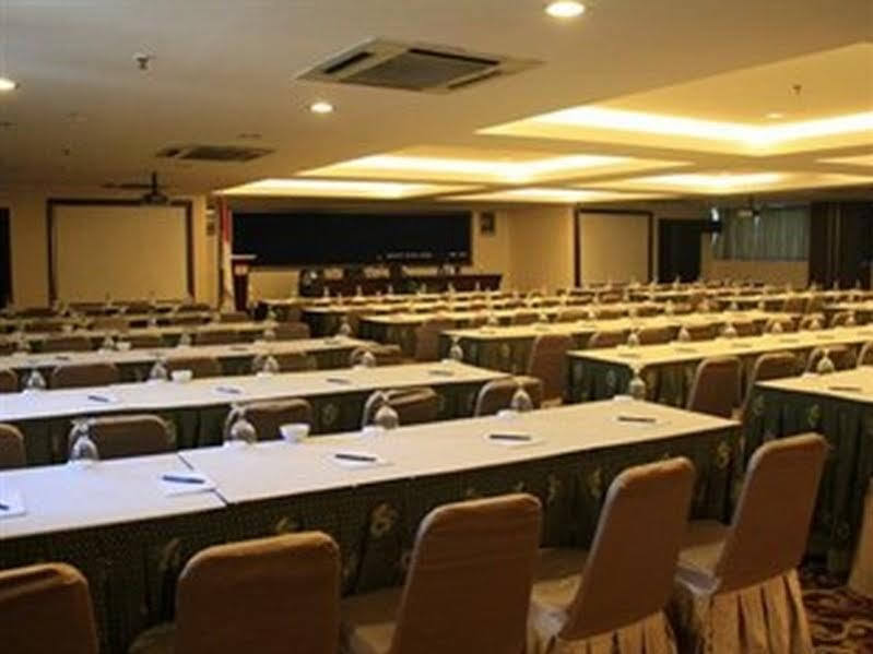 Almadera Hotel Makassar Kültér fotó