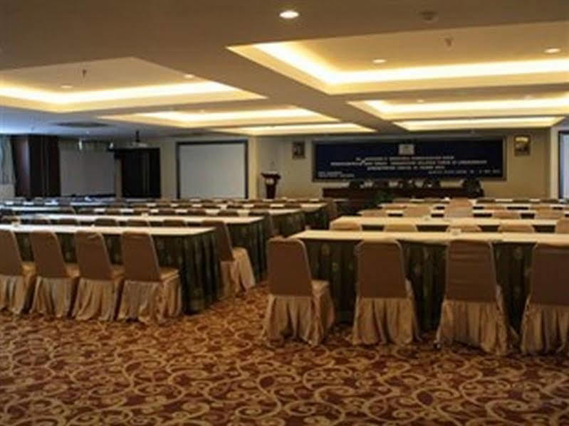 Almadera Hotel Makassar Kültér fotó