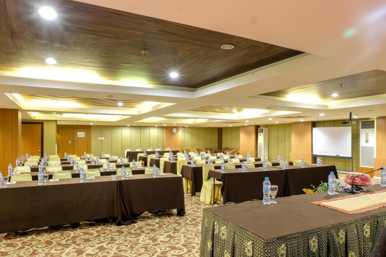 Almadera Hotel Makassar Kültér fotó